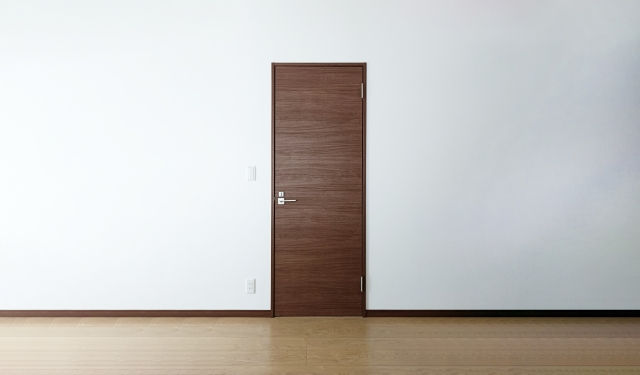 山形のインテリアコーディネーター フローリングと室内ドアの色は合わせるべき？